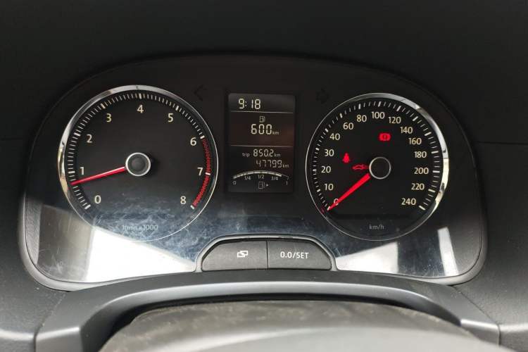 Used Volkswagen Lavida 2011 1.4 TSI Manual Prestige Edition Odometer Close Up