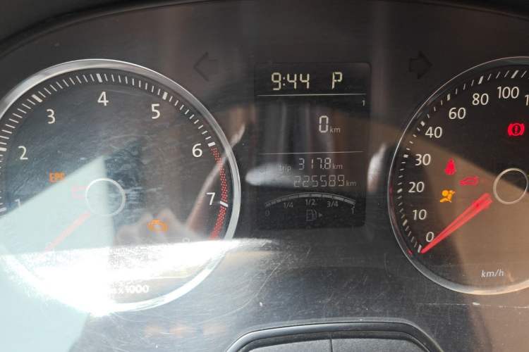 Used Volkswagen Lavida 2011 1.4 TSI DSG Prestige Edition Odometer Close Up