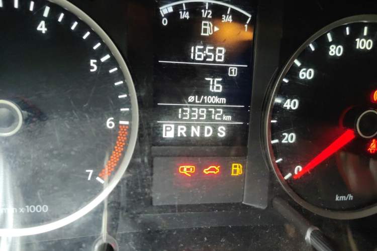 Used Volkswagen Lavida 2011 1.6L Automatic PinYou Edition Odometer Close Up