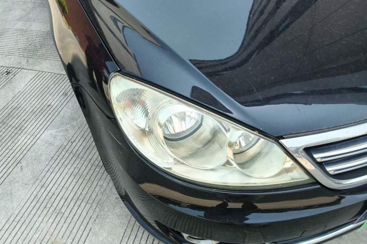 Used Volkswagen Lavida 2011 1.6L Automatic Premium Edition Right Front Headlight