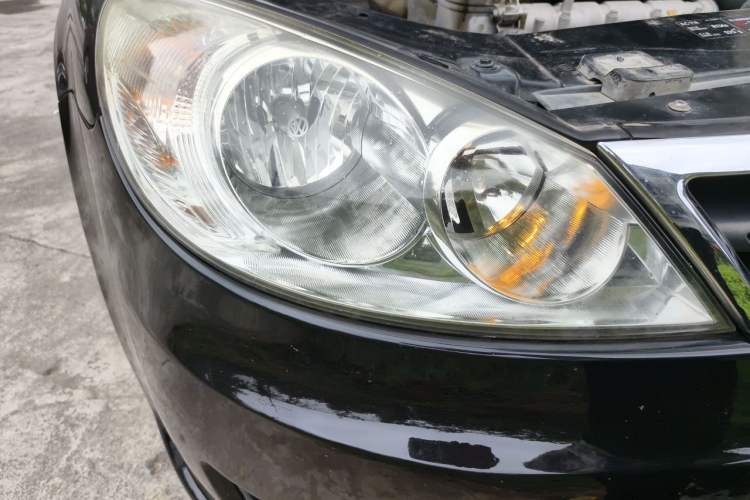 Used Volkswagen Lavida 2011 1.6L Automatic Premium Edition Right Front Headlight