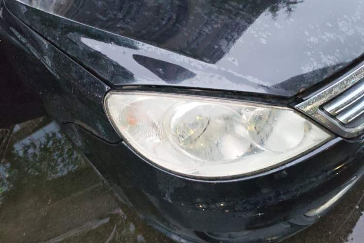 Used Volkswagen Lavida 2011 1.6L Automatic Premium Edition Right Front Headlight