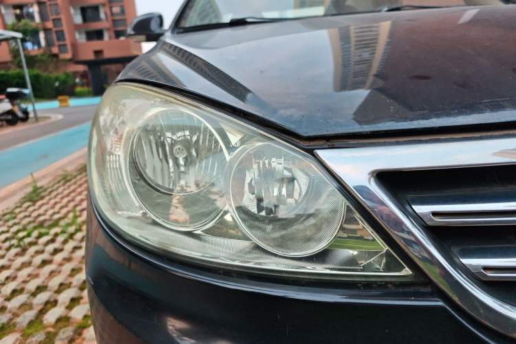 Used Volkswagen Lavida 2011 1.4 TSI Manual Prestige Edition Right Front Headlight