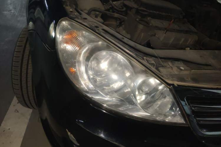 Used Volkswagen Lavida 2011 1.6L Automatic Premium Edition Right Front Headlight