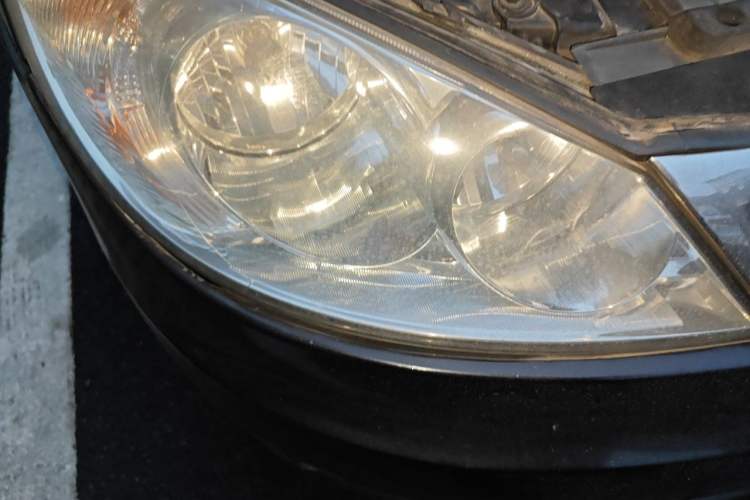 Used Volkswagen Lavida 2011 1.6L Manual - Premium Edition Right Front Headlight