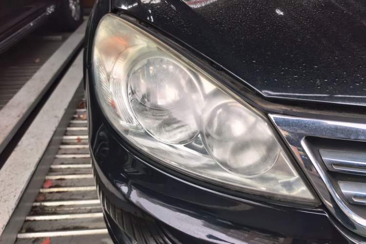 Used Volkswagen Lavida 2011 1.6L Automatic Premium Edition Right Front Headlight