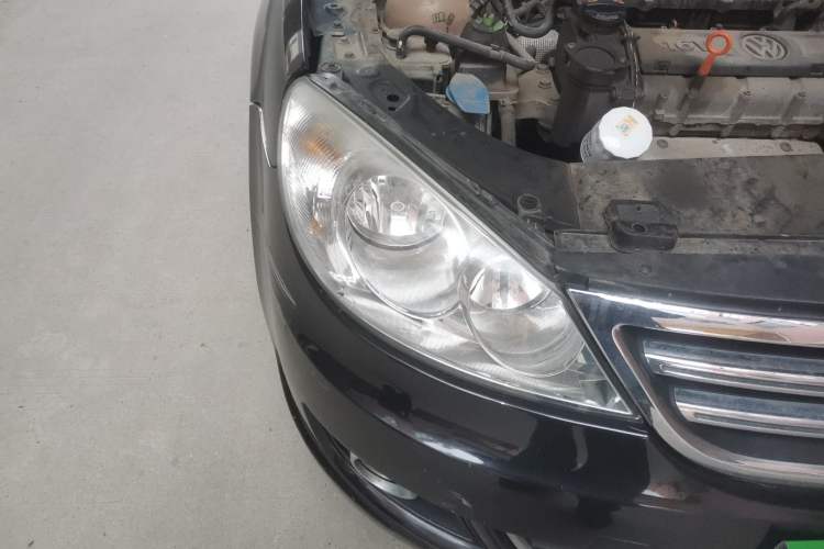 Used Volkswagen Lavida 2011 1.6L Manual - Premium Edition Right Front Headlight