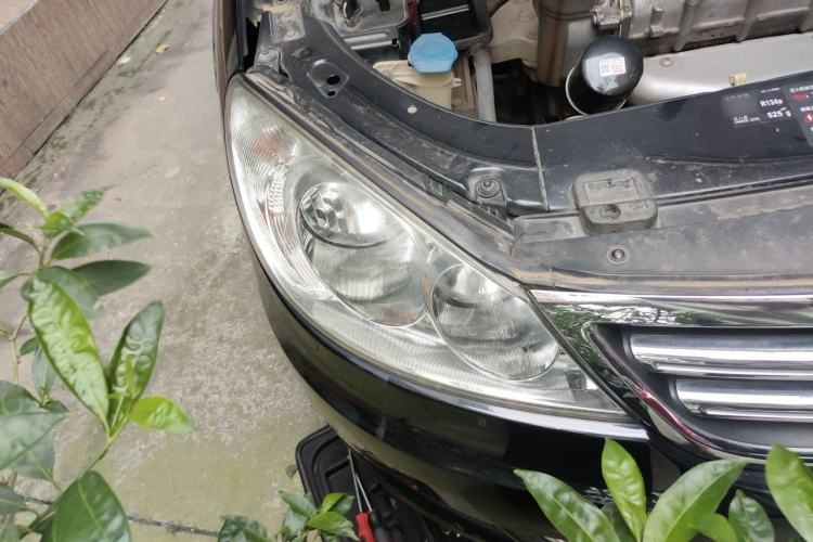Used Volkswagen Lavida 2011 1.6L Manual - Premium Edition Right Front Headlight
