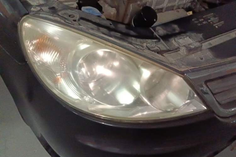 Used Volkswagen Lavida 2011 1.6L Automatic Premium Edition Right Front Headlight