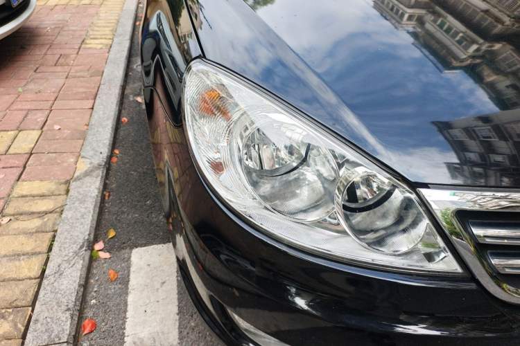 Used Volkswagen Lavida 2011 1.4 TSI Manual Prestige Edition Right Front Headlight