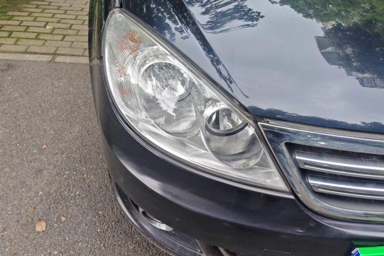 Used Volkswagen Lavida 2011 1.6L Automatic Premium Edition Right Front Headlight