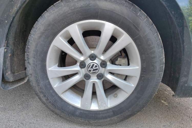 Used Volkswagen Lavida 2011 1.6L Manual Joy Version Right Front Wheel Hub