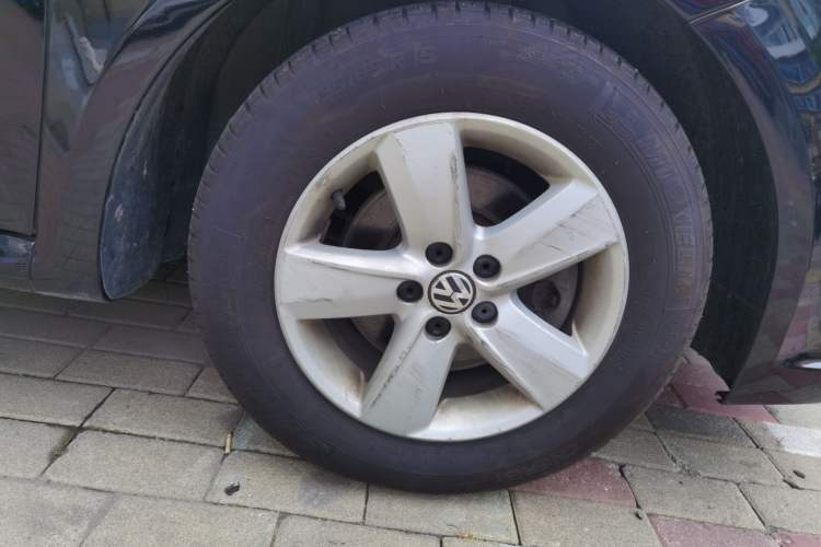 Used Volkswagen Lavida 2011 1.6L Automatic PinYou Edition Right Front Wheel Hub