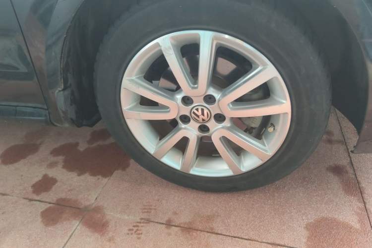 Used Volkswagen Lavida 2011 1.6L Automatic Pinxuan Edition Right Front Wheel Hub