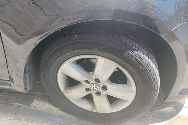 Used Volkswagen Lavida 2011 1.6L Automatic PinYou Edition Right Front Wheel Hub