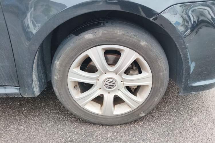 Used Volkswagen Lavida 2011 1.4 TSI DSG Prestige Edition Right Front Wheel Hub