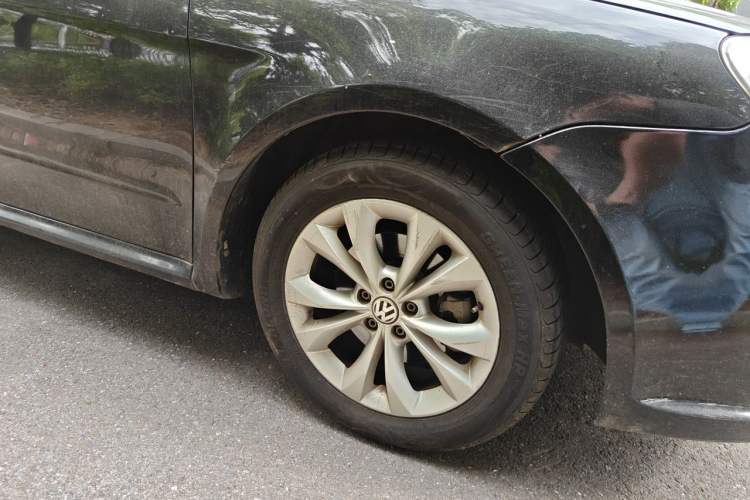 Used Volkswagen Lavida 2011 1.6L Automatic Pinxuan Edition Right Front Wheel Hub