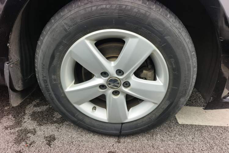 Used Volkswagen Lavida 2011 1.6L Automatic PinYou Edition Right Front Wheel Hub