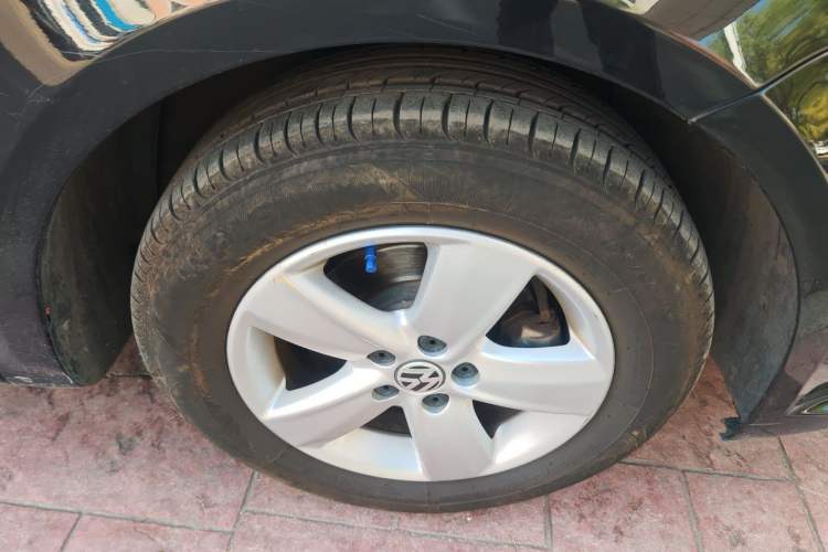 Used Volkswagen Lavida 2011 1.6L Automatic PinYou Edition Right Front Wheel Hub