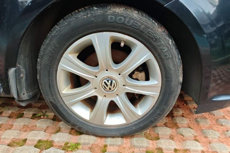 Used Volkswagen Lavida 2011 1.4 TSI Manual Prestige Edition Right Front Wheel Hub