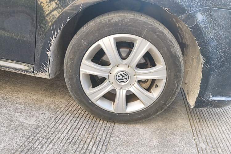 Used Volkswagen Lavida 2011 1.4 TSI DSG Prestige Edition Right Front Wheel Hub