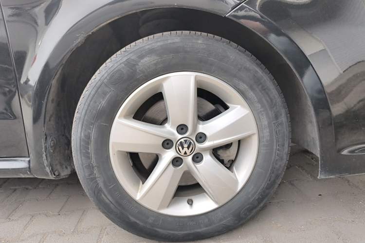 Used Volkswagen Lavida 2011 1.6L Automatic PinYou Edition Right Front Wheel Hub