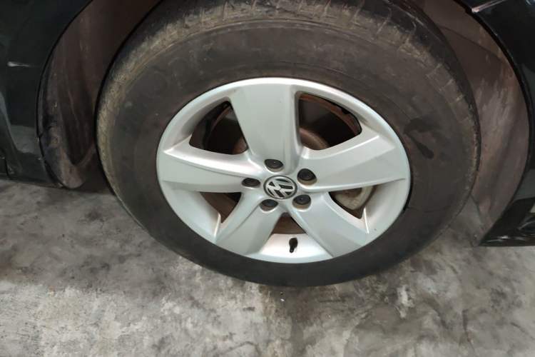 Used Volkswagen Lavida 2011 1.6L Automatic PinYou Edition Right Front Wheel Hub