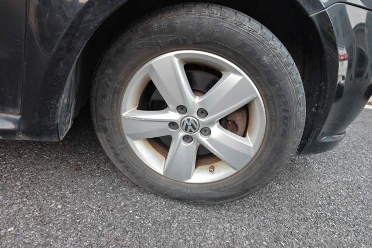 Used Volkswagen Lavida 2011 1.6L Manual Joy Version Right Front Wheel Hub