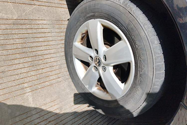 Used Volkswagen Lavida 2011 1.6L Manual - Premium Edition Right Front Wheel Hub
