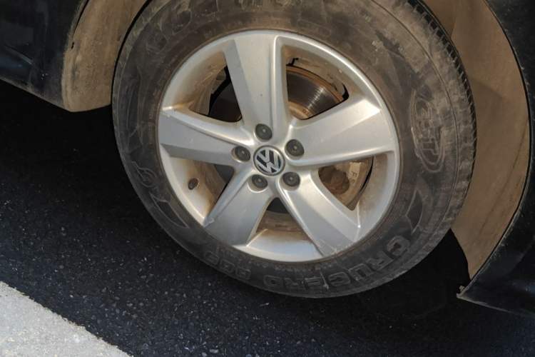 Used Volkswagen Lavida 2011 1.6L Manual - Premium Edition Right Front Wheel Hub