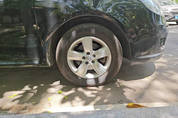 Used Volkswagen Lavida 2011 1.6L Automatic PinYou Edition Right Front Wheel Hub