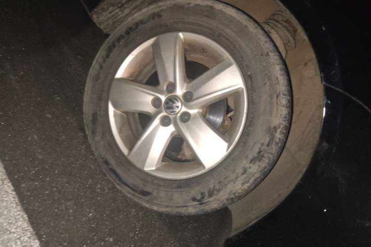 Used Volkswagen Lavida 2011 1.6L Manual Joy Version Right Front Wheel Hub