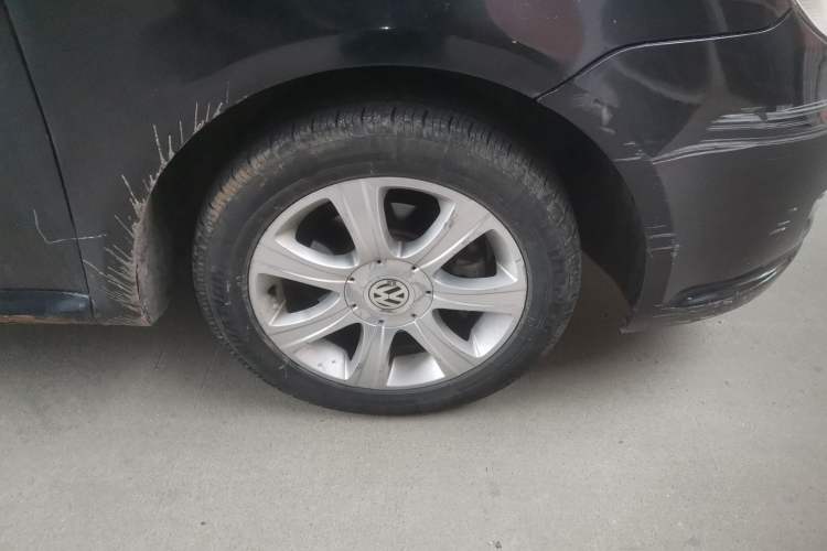 Used Volkswagen Lavida 2011 1.6L Manual - Premium Edition Right Front Wheel Hub