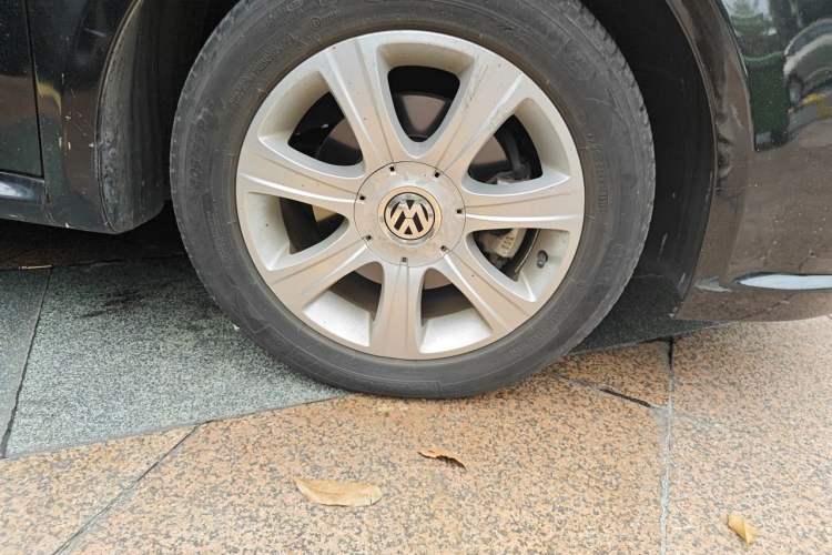 Used Volkswagen Lavida 2011 1.4 TSI DSG Prestige Edition Right Front Wheel Hub