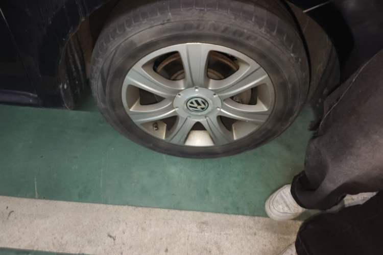 Used Volkswagen Lavida 2011 1.4 TSI DSG Prestige Edition Right Front Wheel Hub