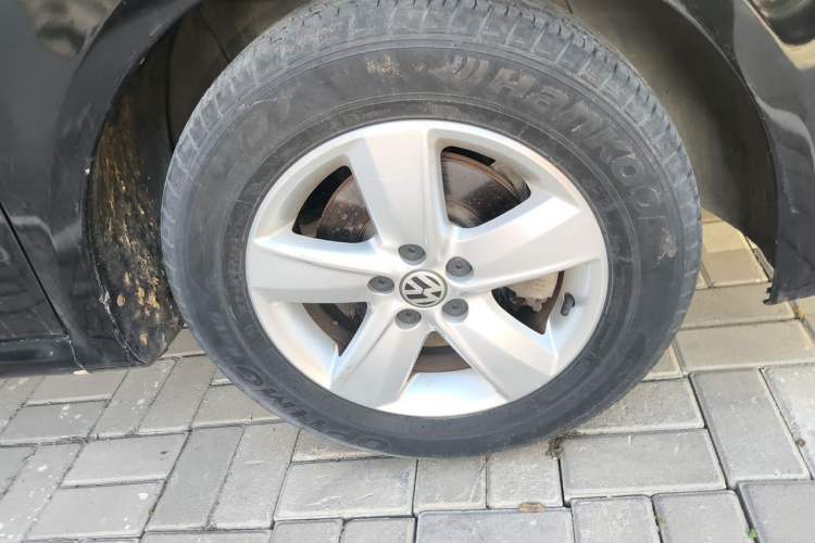 Used Volkswagen Lavida 2011 1.6L Automatic PinYou Edition Right Front Wheel Hub