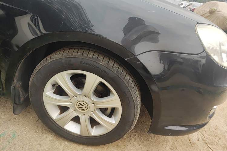 Used Volkswagen Lavida 2011 1.6L Manual - Premium Edition Right Front Wheel Hub