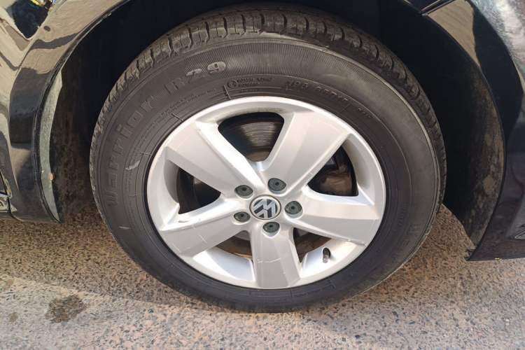 Used Volkswagen Lavida 2011 1.6L Manual Joy Version Right Front Wheel Hub
