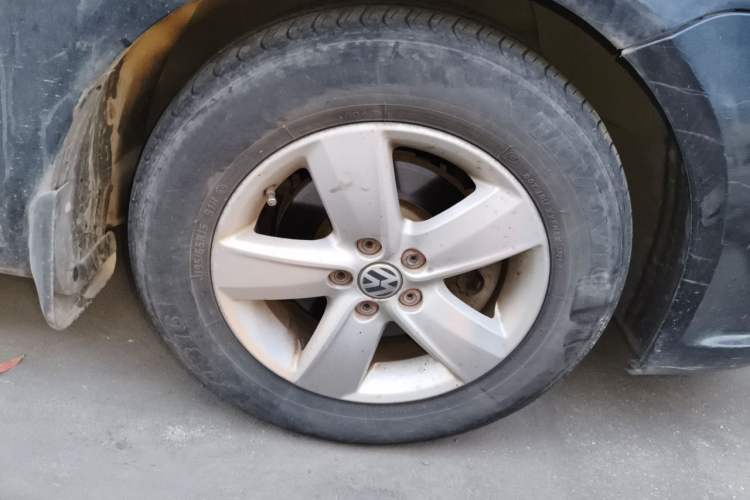 Used Volkswagen Lavida 2011 1.6L Manual Joy Version Right Front Wheel Hub
