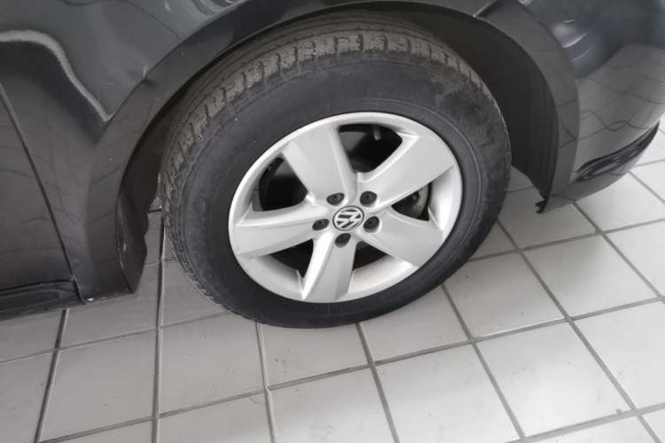 Used Volkswagen Lavida 2011 1.6L Automatic PinYou Edition Right Front Wheel Hub