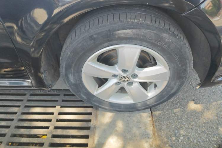 Used Volkswagen Lavida 2011 1.6L Automatic PinYou Edition Right Front Wheel Hub