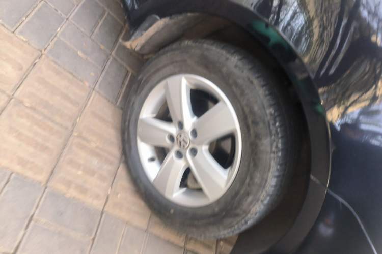 Used Volkswagen Lavida 2011 1.6L Automatic PinYou Edition Right Front Wheel Hub