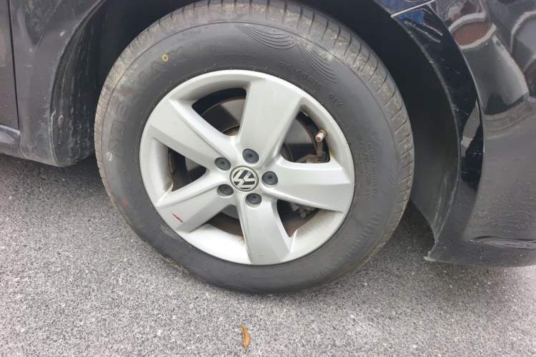 Used Volkswagen Lavida 2011 1.6L Manual Joy Version Right Front Wheel Hub