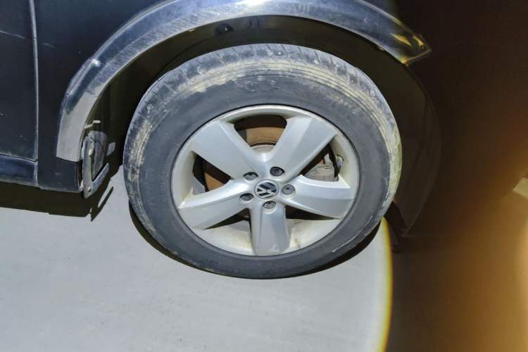 Used Volkswagen Lavida 2011 1.6L Manual Joy Version Right Front Wheel Hub