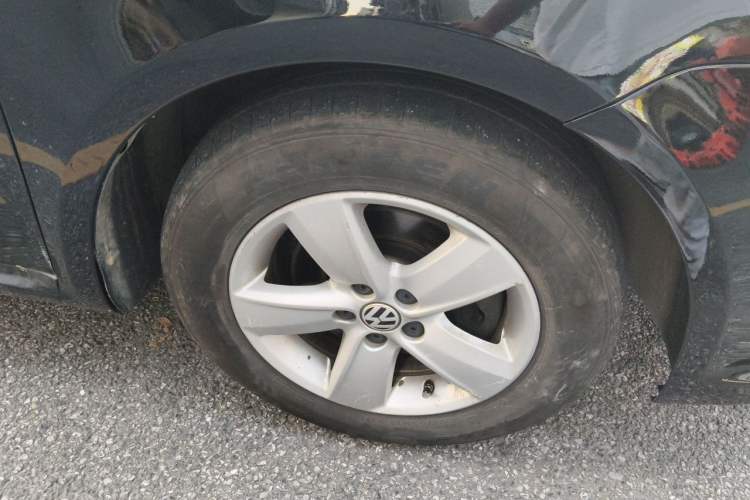 Used Volkswagen Lavida 2011 1.6L Manual Joy Version Right Front Wheel Hub