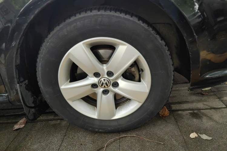 Used Volkswagen Lavida 2011 1.6L Automatic PinYou Edition Right Front Wheel Hub
