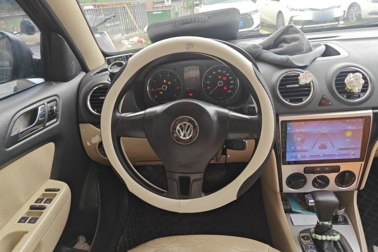 Used Volkswagen Lavida 2011 1.6L Automatic Premium Edition Steering Wheel