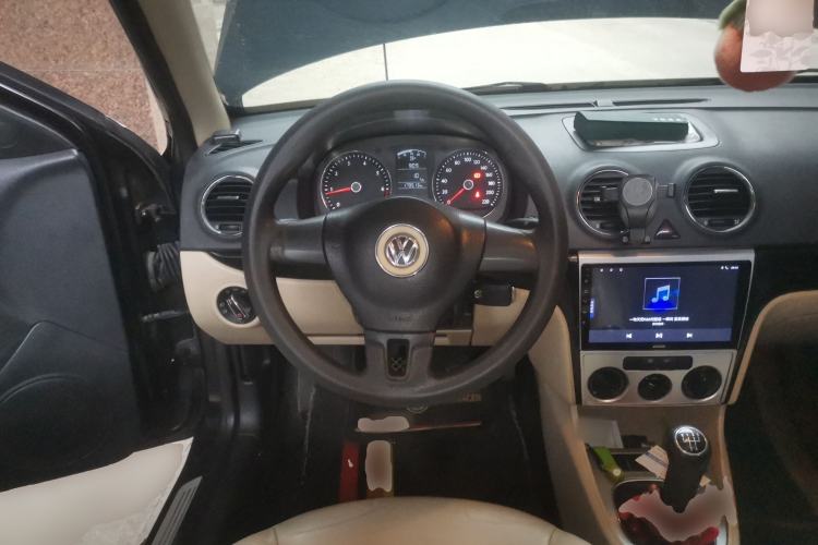 Used Volkswagen Lavida 2011 1.6L Manual - Premium Edition Steering Wheel