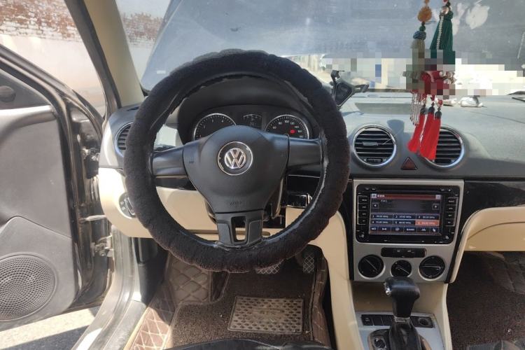 Used Volkswagen Lavida 2011 1.6L Automatic Premium Edition Steering Wheel
