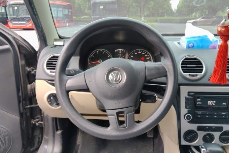 Used Volkswagen Lavida 2011 1.6L Automatic PinYou Edition Steering Wheel